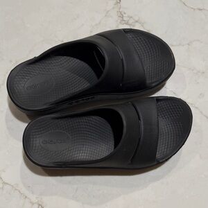 OOFOS Black Comfort Slides